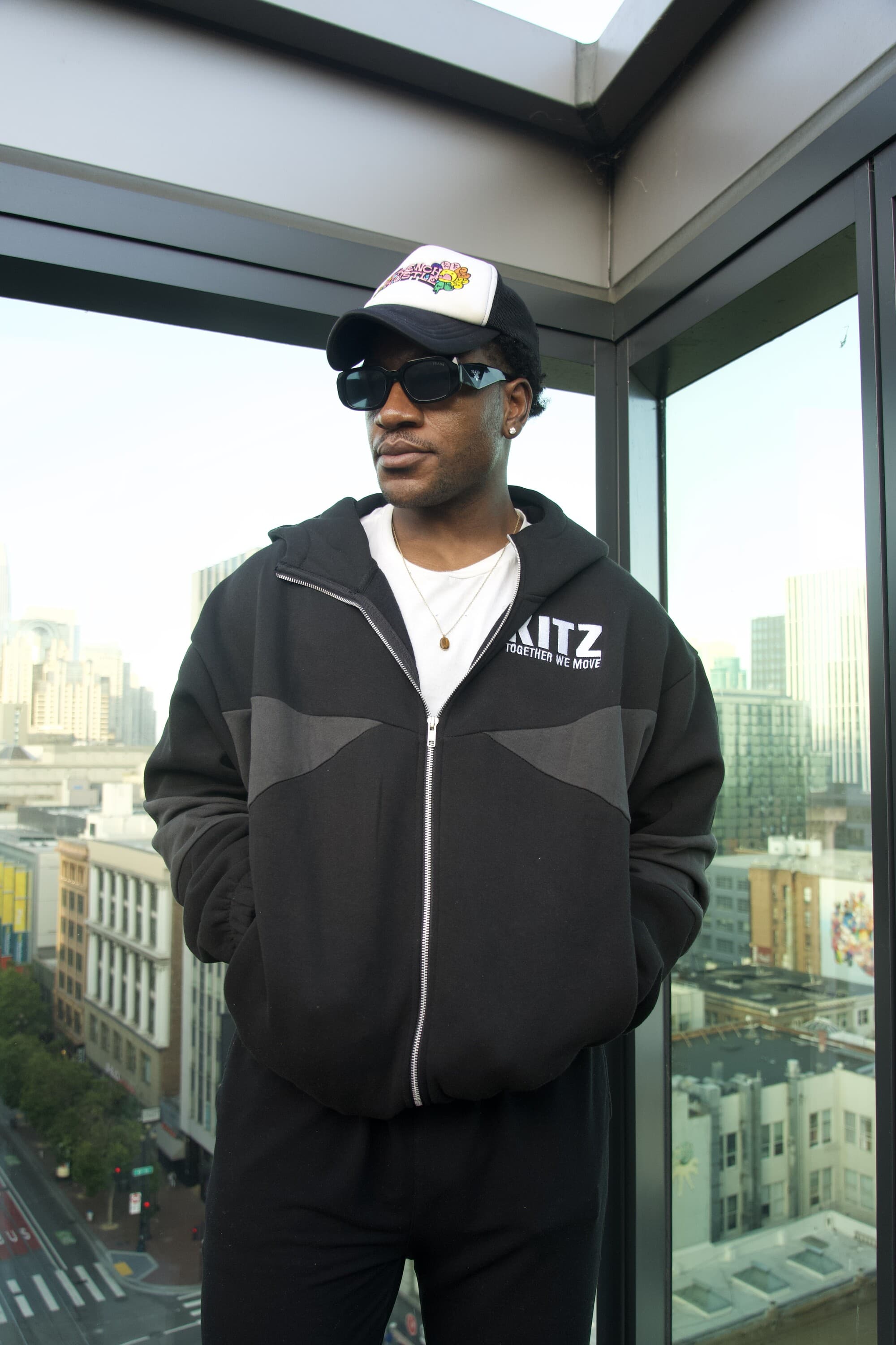 Panel Zip — Black & Grey